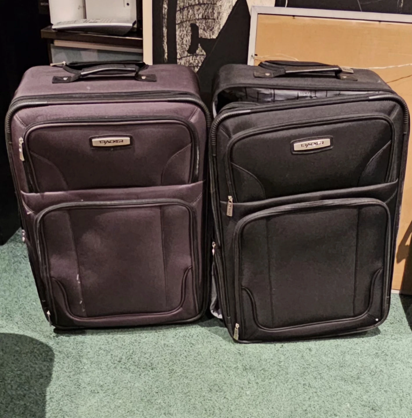 2 Tracker large suitcases - photo 4