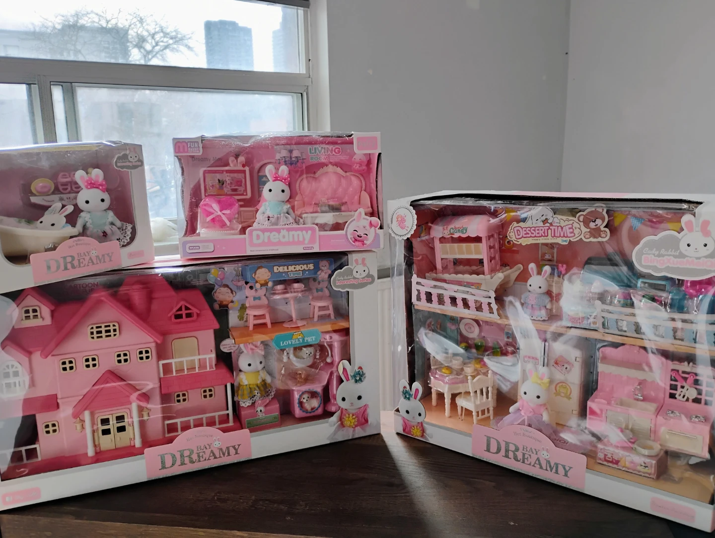 Bay Dreamy Dollhouse and Playsets