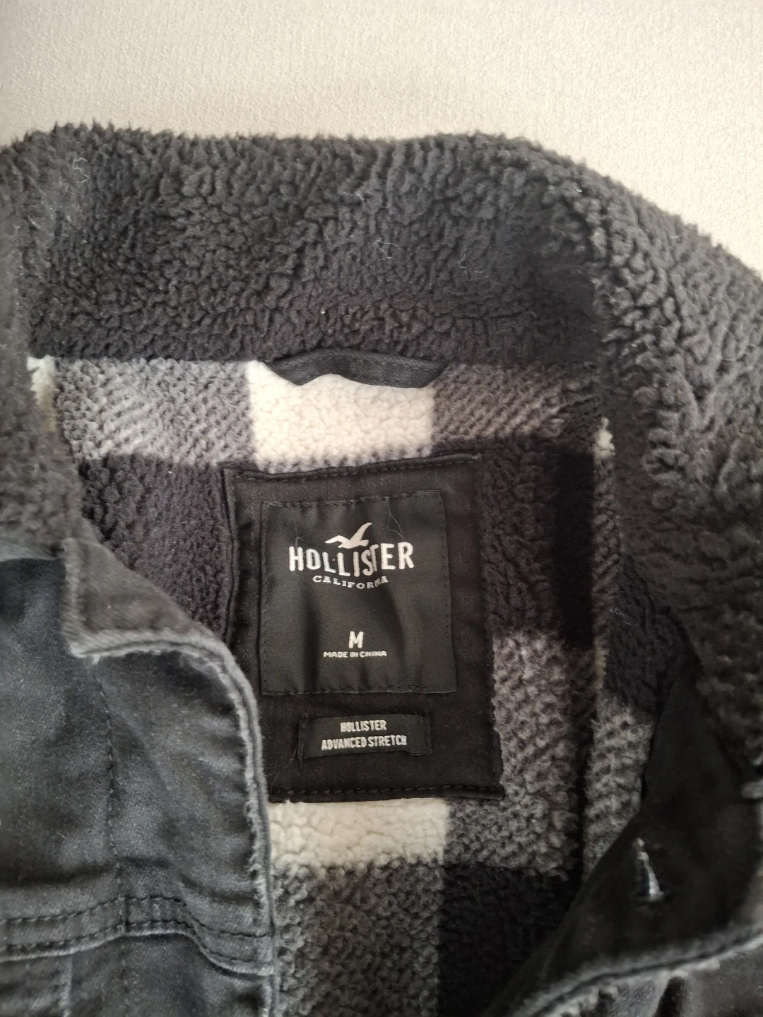 Hollister Men's Sherpa Lined Denim Jacket Size M - photo 3