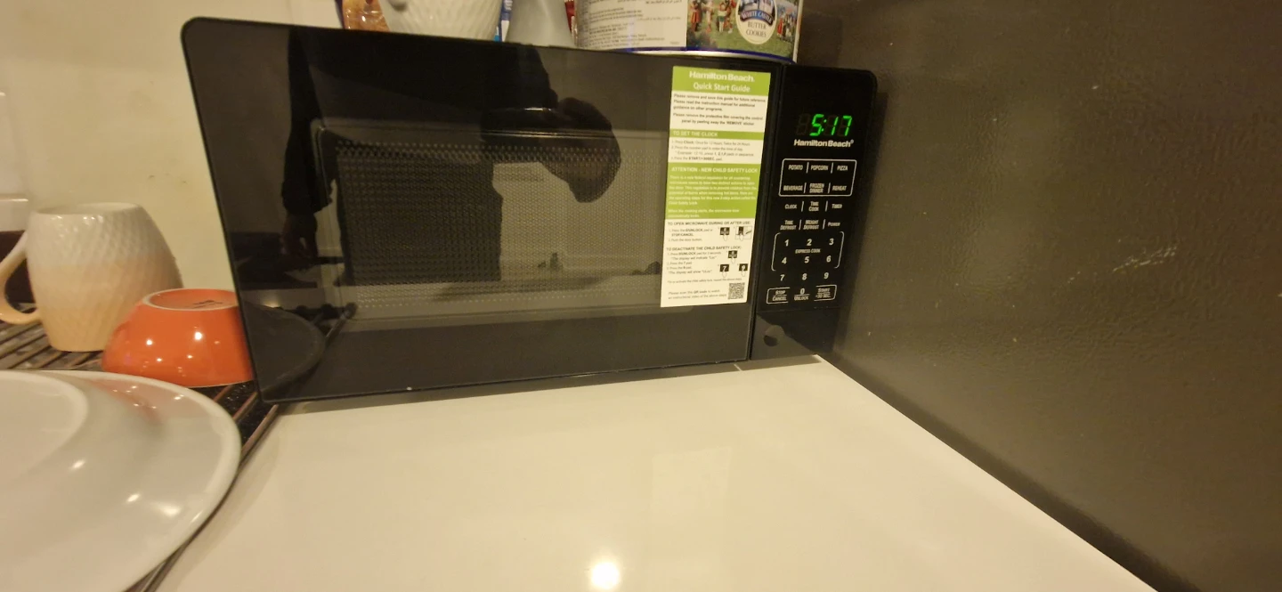 Hamilton Beach Microwave Oven - photo 2