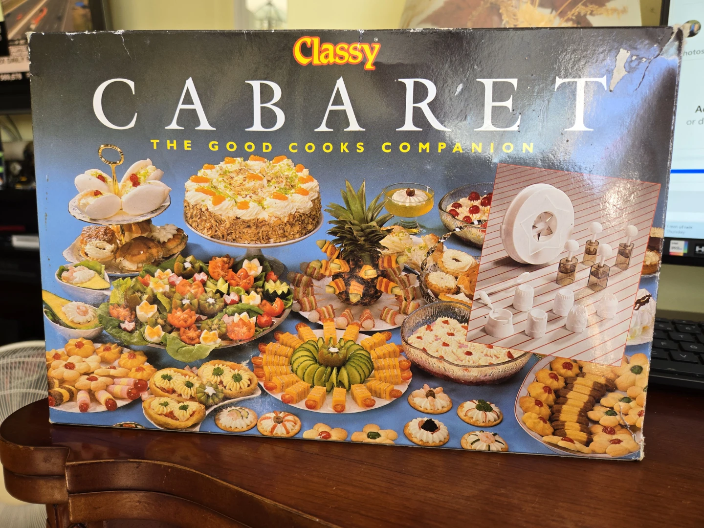 Classy Cabaret "The Good Cooks Companion" Kitchen Utensil Set