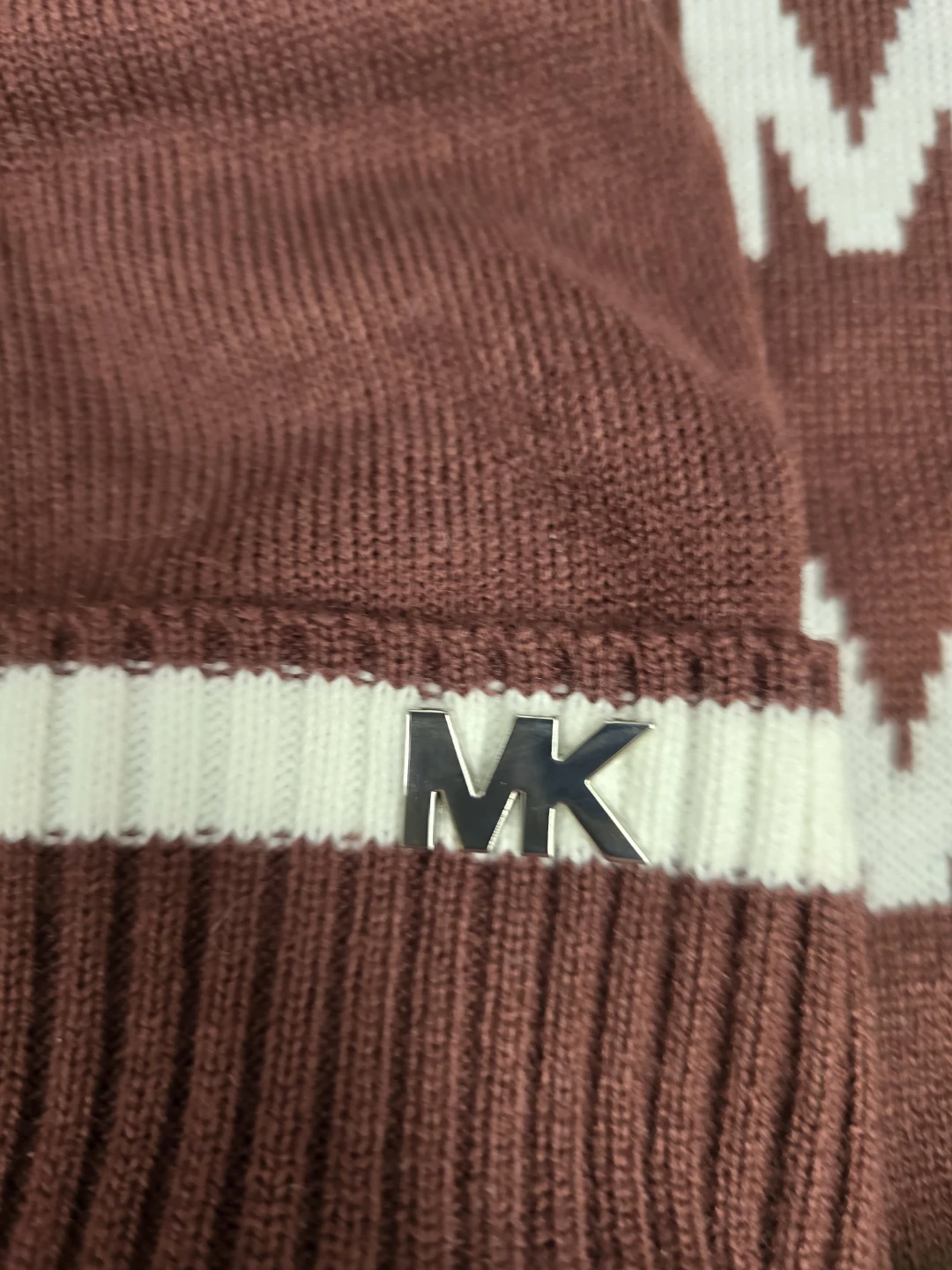 Michael Kors Scarf and Hat Set - New in Box - photo 3