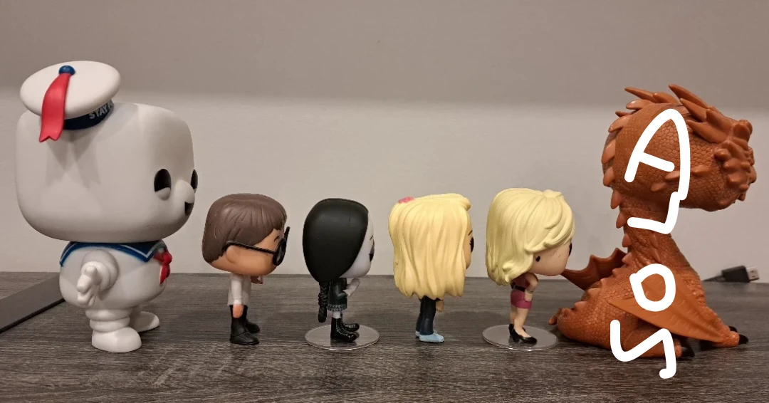 👓 McLovin' 👱🏻‍♀️ Bundy 🐲 Smaug 👧🏻 Wednesday 👻 Stay-Puft 🎡 Rose - photo 4