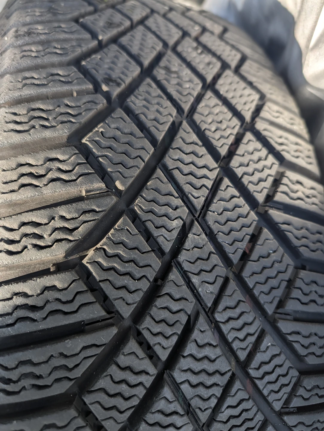 Continental VikingContact 7 Winter Tire 205/60R16