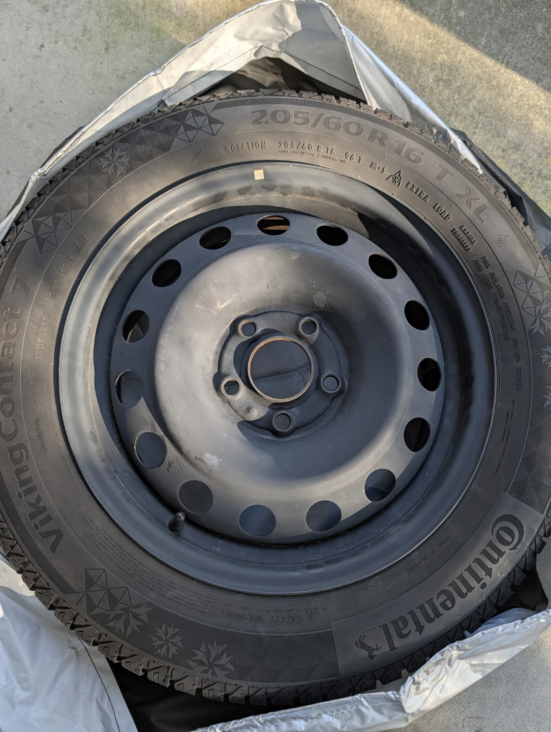 Continental VikingContact 7 Winter Tire 205/60R16 - photo 3
