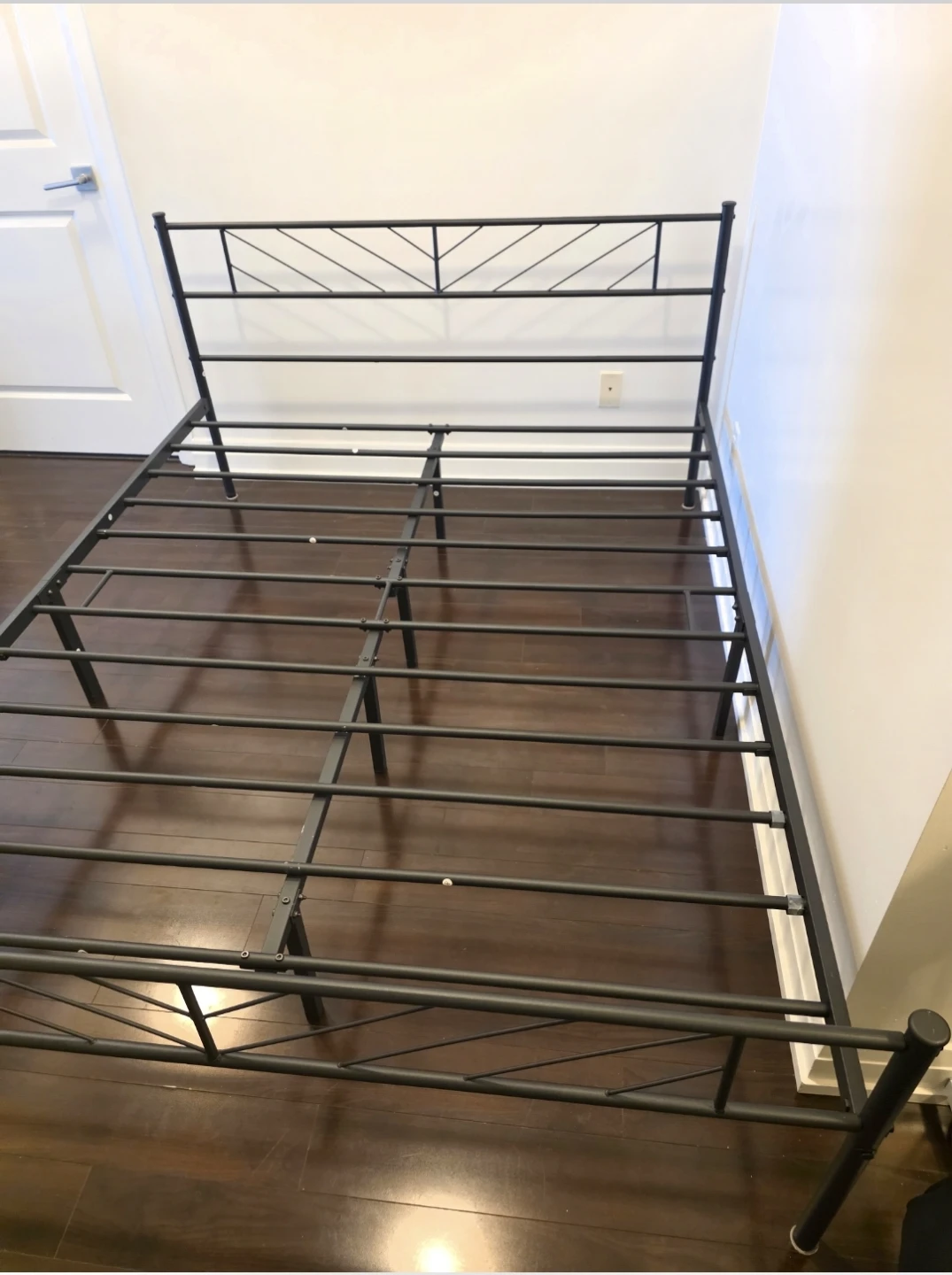 Queen Size Metal Bed Frame - photo 3