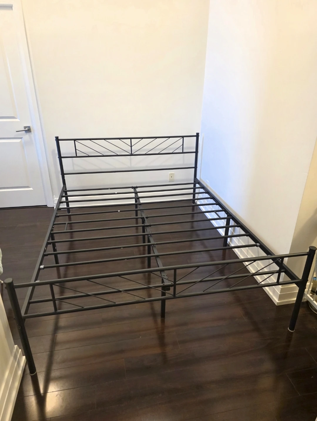 Queen Size Metal Bed Frame - photo 4