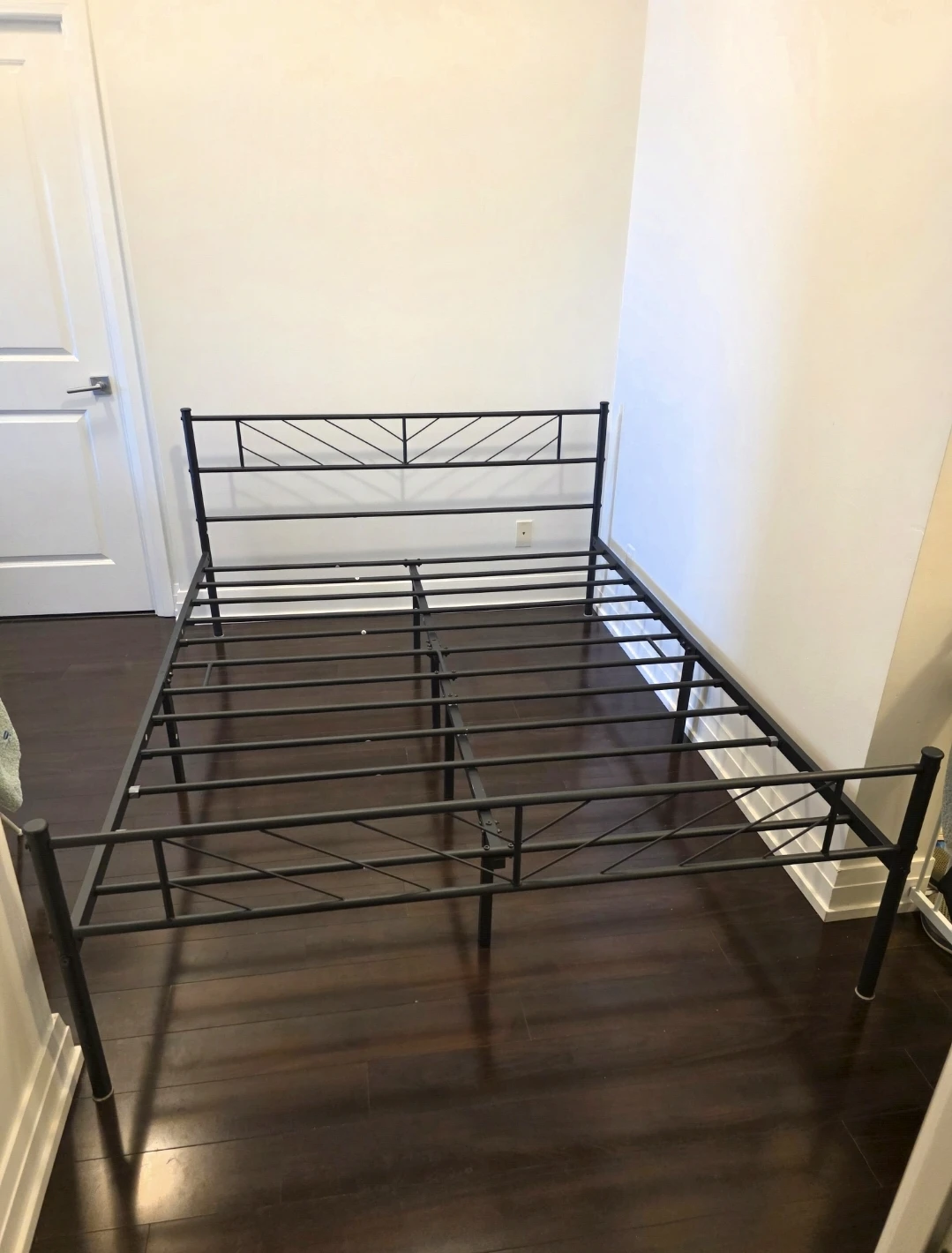 Queen Size Metal Bed Frame - photo 5