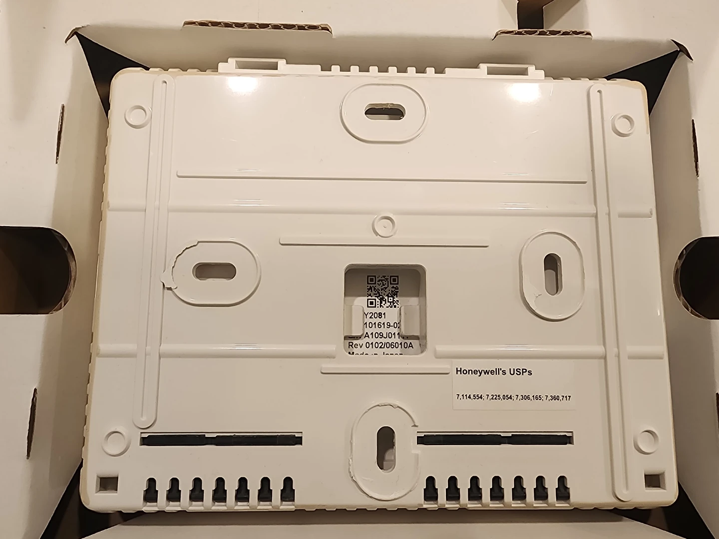 Lennox ComfortSense 7000 Series YZ081 Thermostat - photo 3