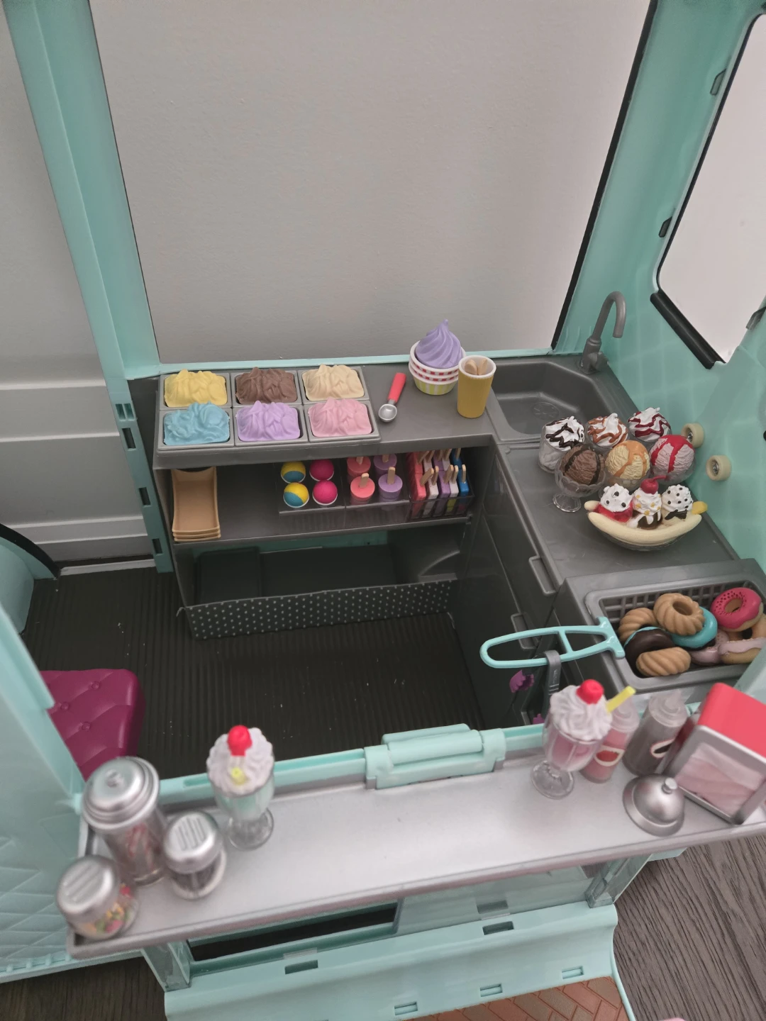Our Generation Ice Cream Truck Playset - photo 2