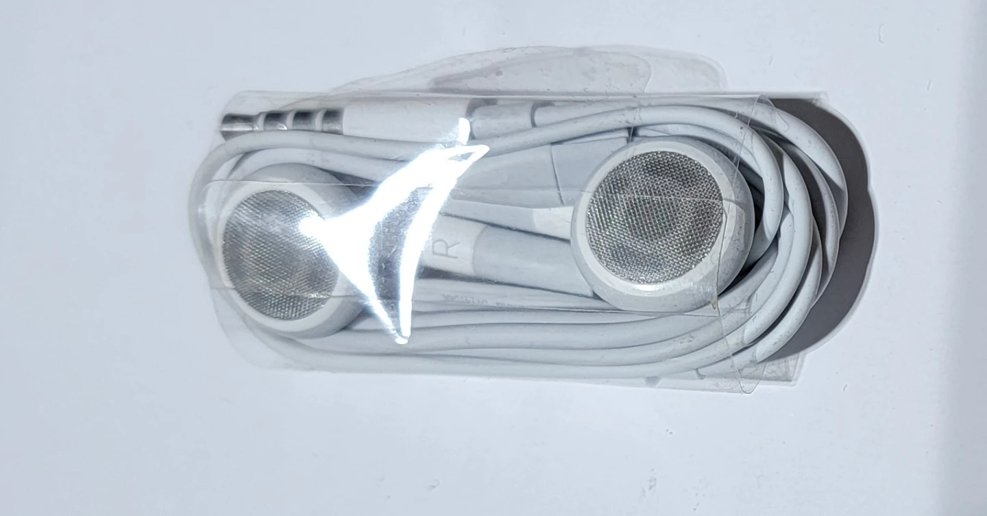 White  Earbuds  with 3.5mm Jack - photo 4