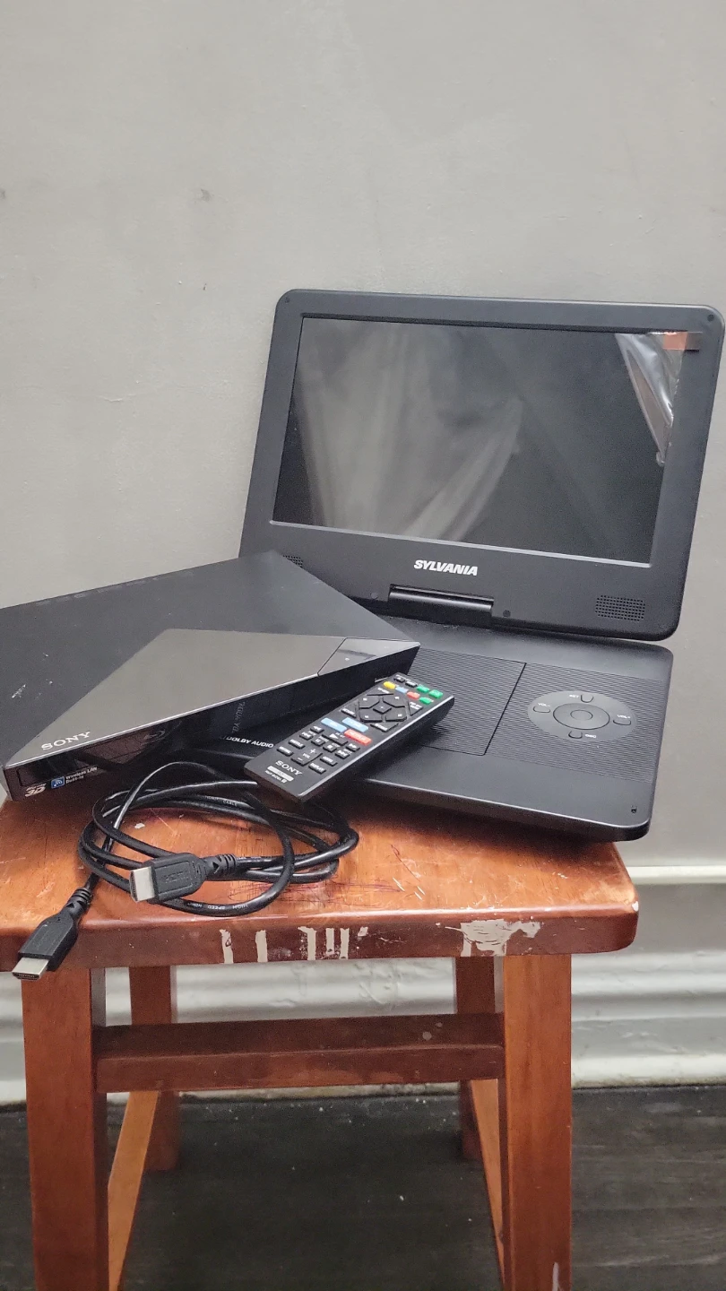 Sony BDP-BX520 Blu-Ray Disc Player + DVD