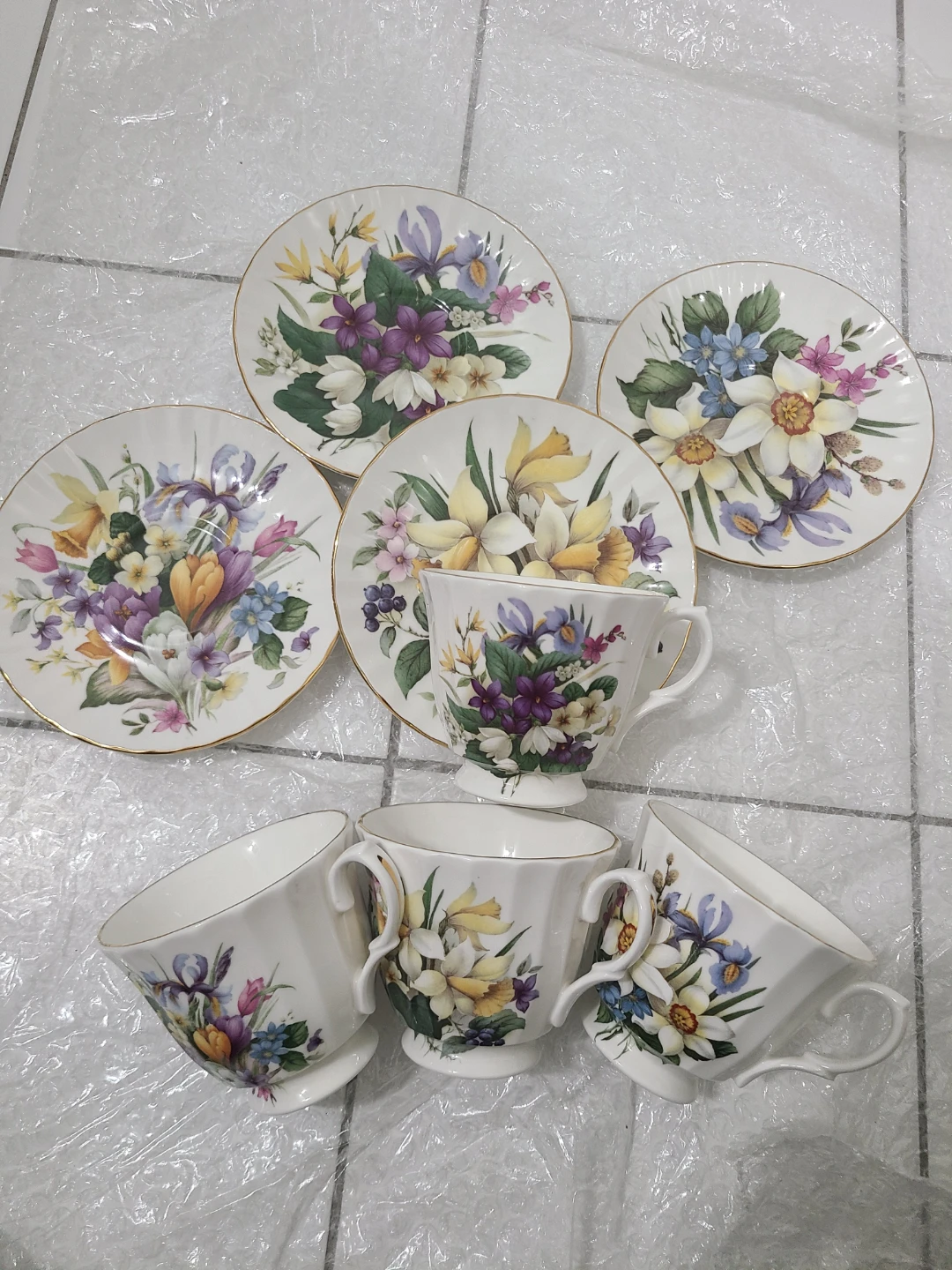 Mayfair Fine Bone China Tea Cups & Saucers (4 sets)