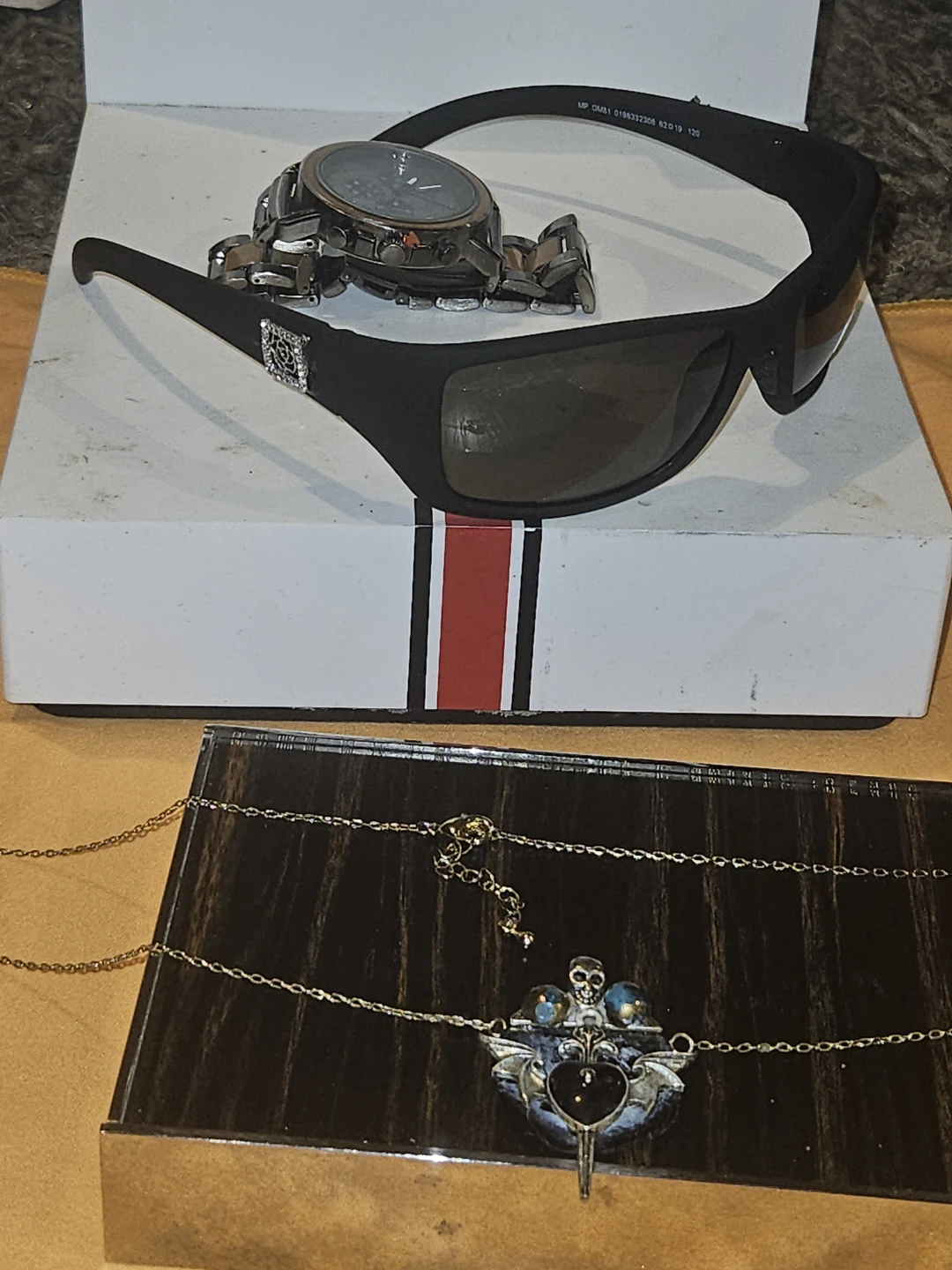 Tommy Hilfiger Sunglasses/ wristwatch/Necklace - photo 5