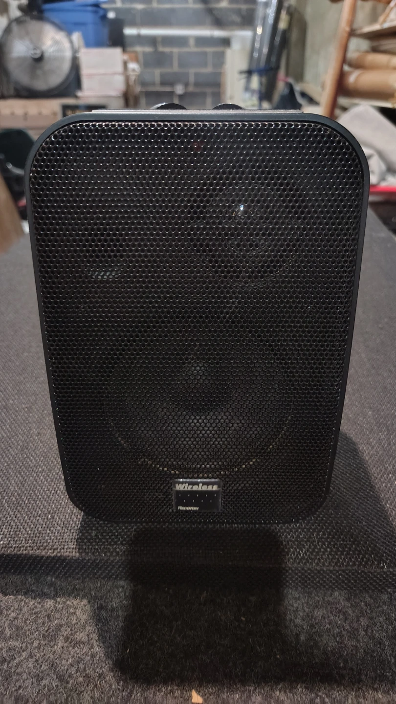 Wireless Solutions Powered Speaker - Black
