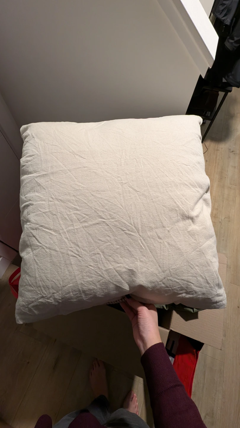 Throw pillow and cozy items - photo 2