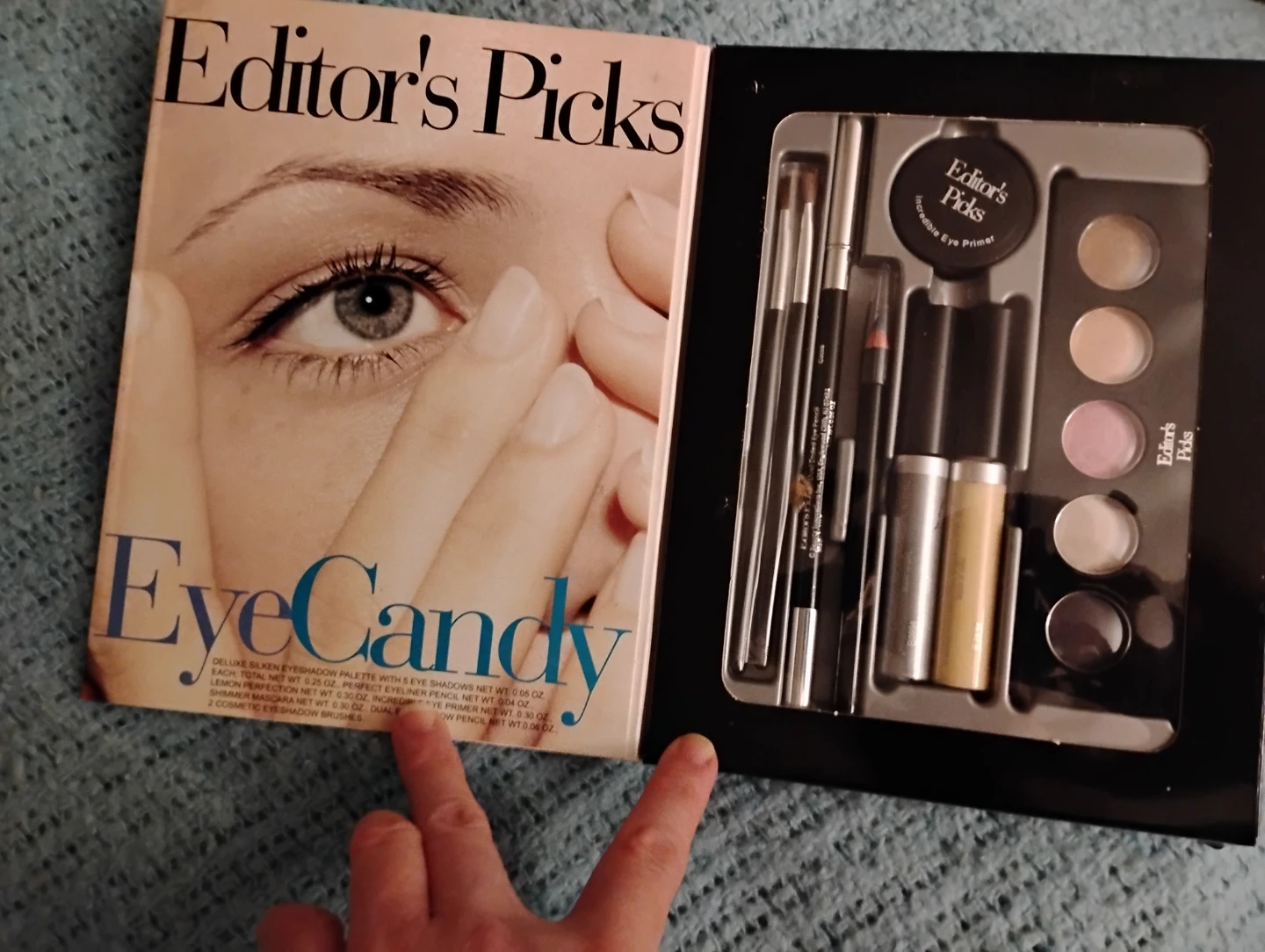 NEW!! EDITOR'S PICKS EYE CANDY MAKEUP KIT - photo 3