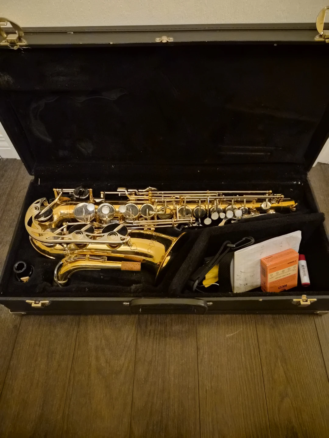 Alto Saxophone with Case - photo 4