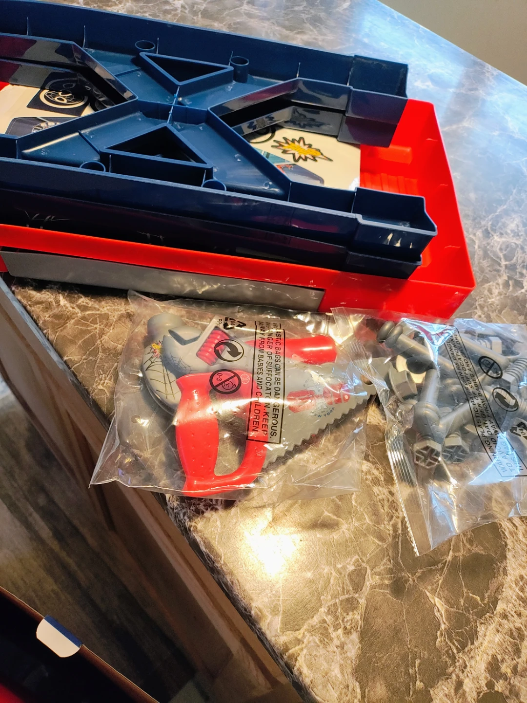 Marvel Spider-Man Tool Bench Playset - 55 Pieces - photo 3