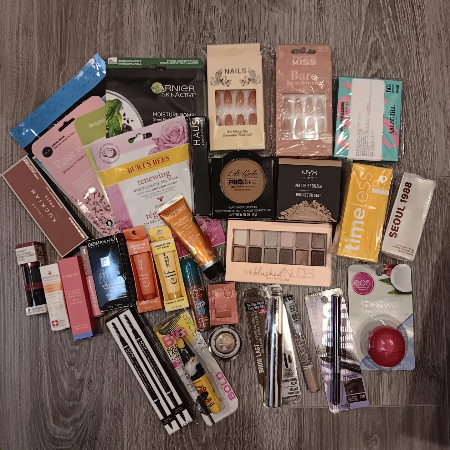 Assorted Makeup and Skincare Lot (over 30 items)