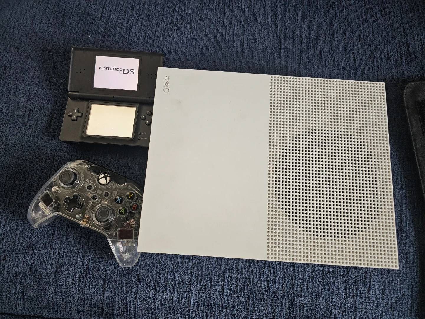 Broken consoles for sale Xbox one & Nintendo