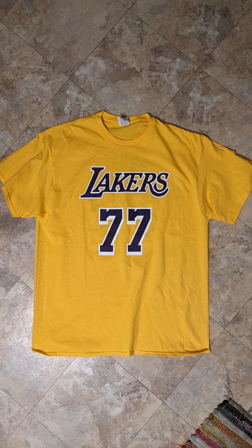 Los Angeles Lakers Dončić #77 T-Shirt XL