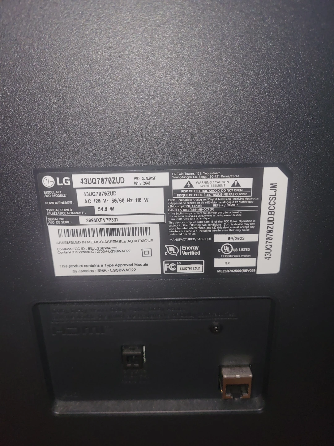 LG 43" 43UQ7070ZUD Cracked Screen Smart TV - photo 2