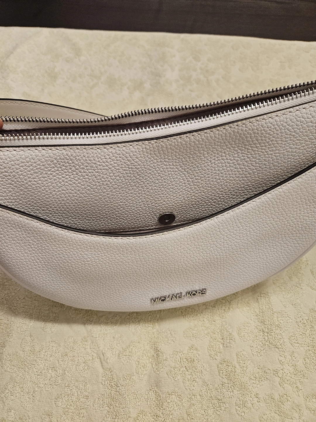 Michael Kors White Leather Shoulder Bag - photo 2