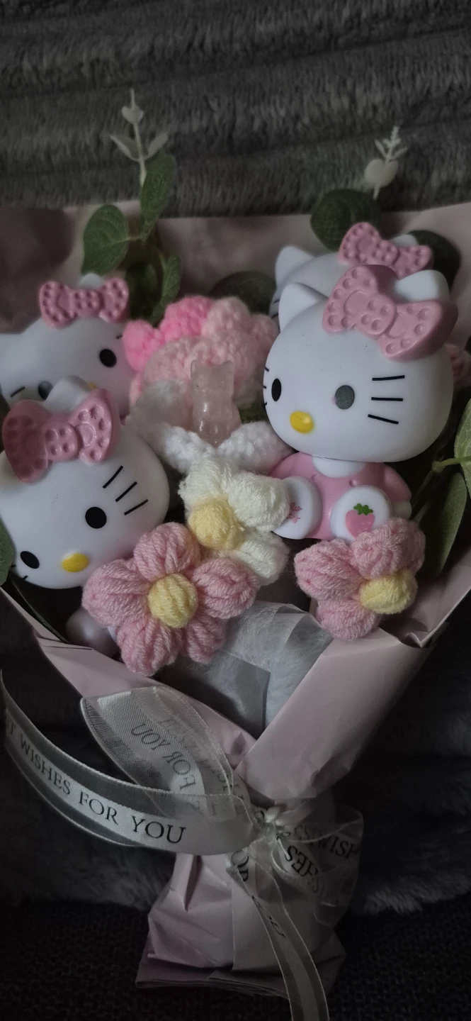 Hello Kitty Bouquet With Rose Quartz Cat.