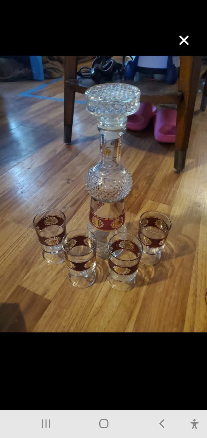 Vintage Decanter with 4 Glasses