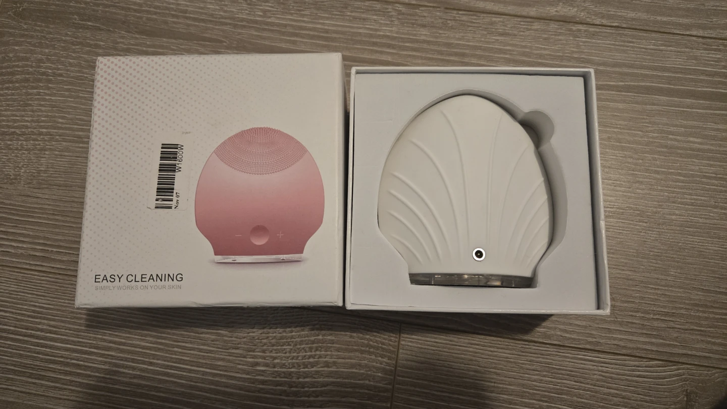 White electric face washer
