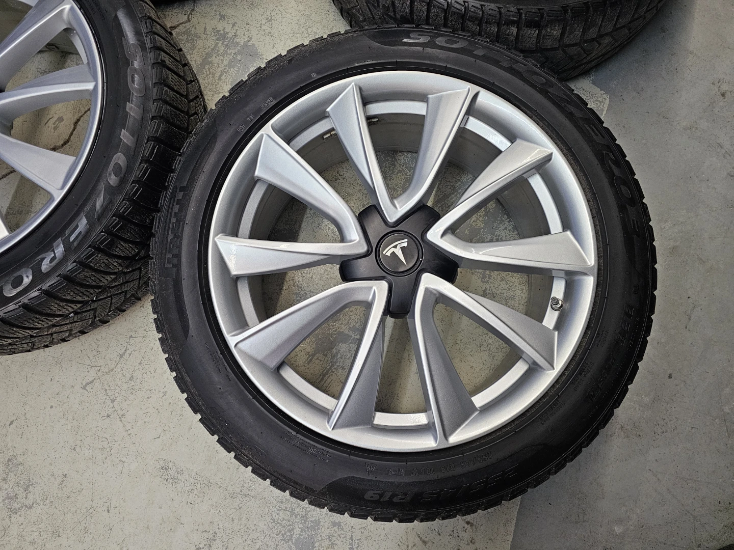 TESLA MODEL Y WINTER TIRES ON RIMS 255/45 R19