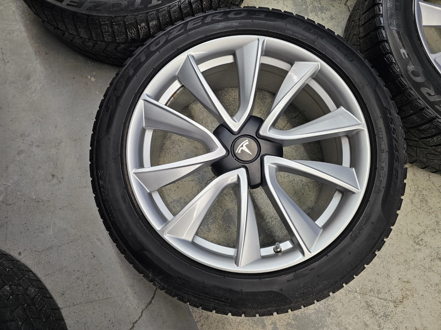 TESLA MODEL Y WINTER TIRES ON RIMS 255/45 R19 - photo 2
