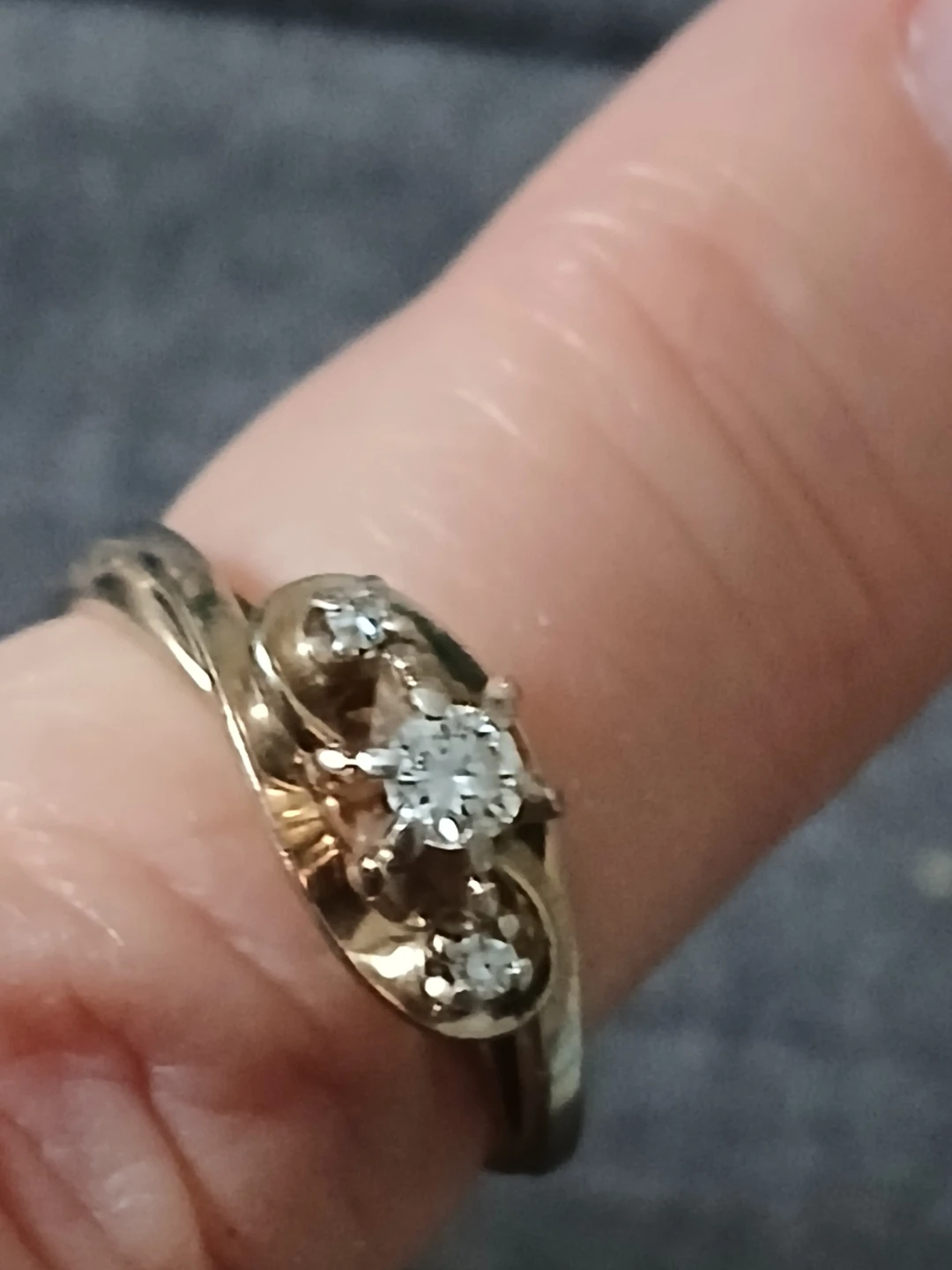 Ladies White Gold Diamond Ring