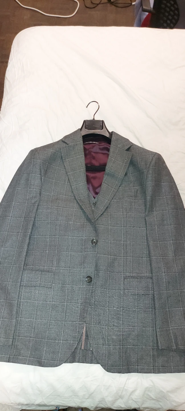 Men's Grey Plaid Suit Jacket, Vest, and Pants - photo 2