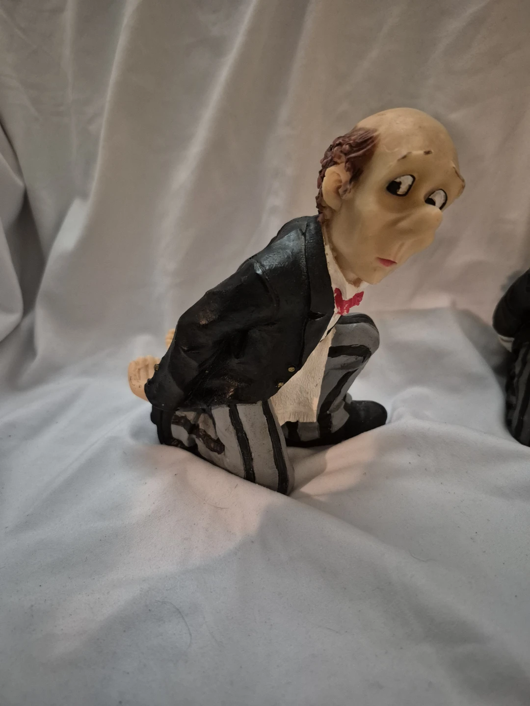 Figurine of a Man in a Suit - photo 2