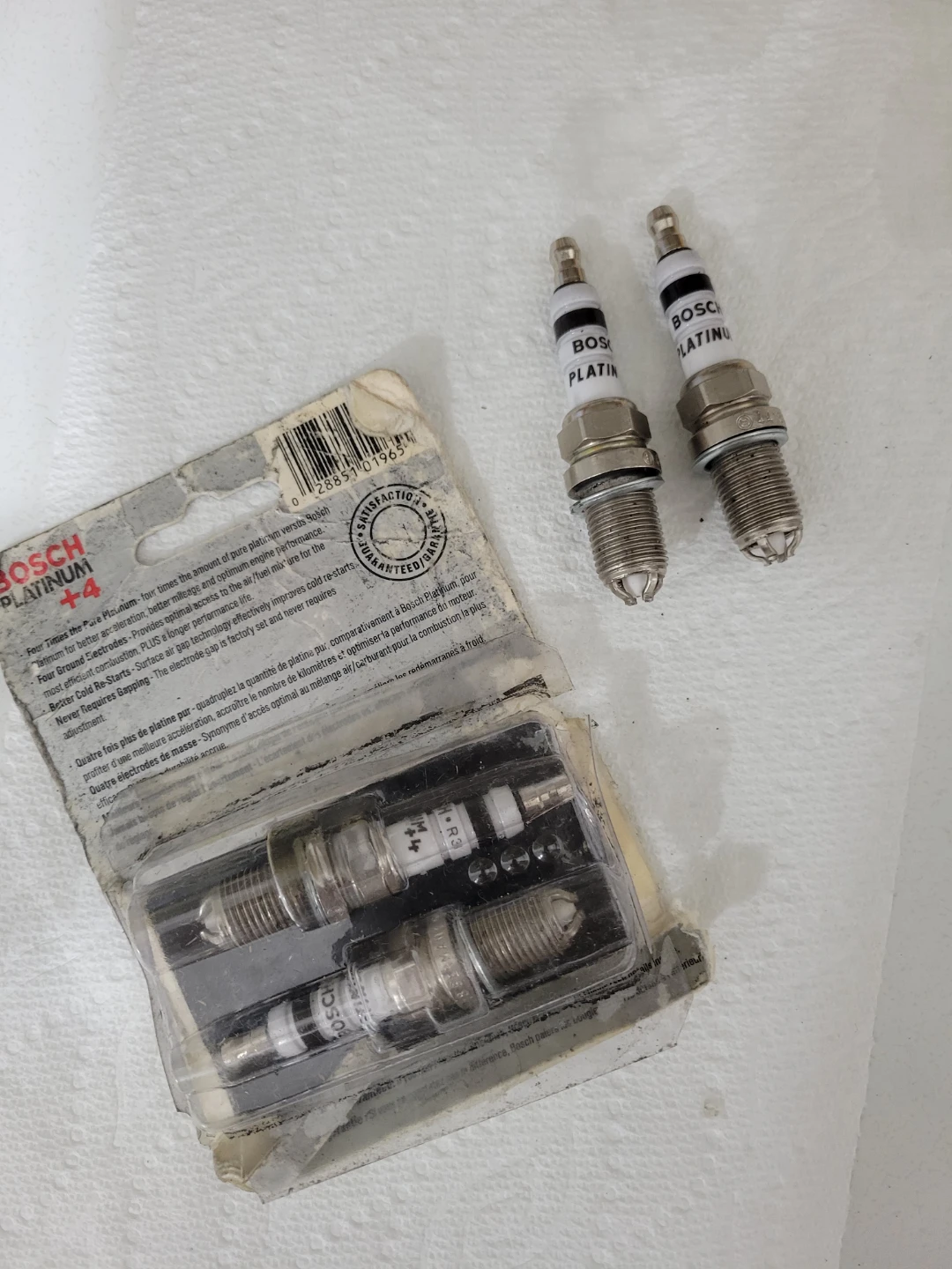 BOSCH Platinum Plus 4 Plug 4418 (Pack of 4) - BRAND NEW - photo 2