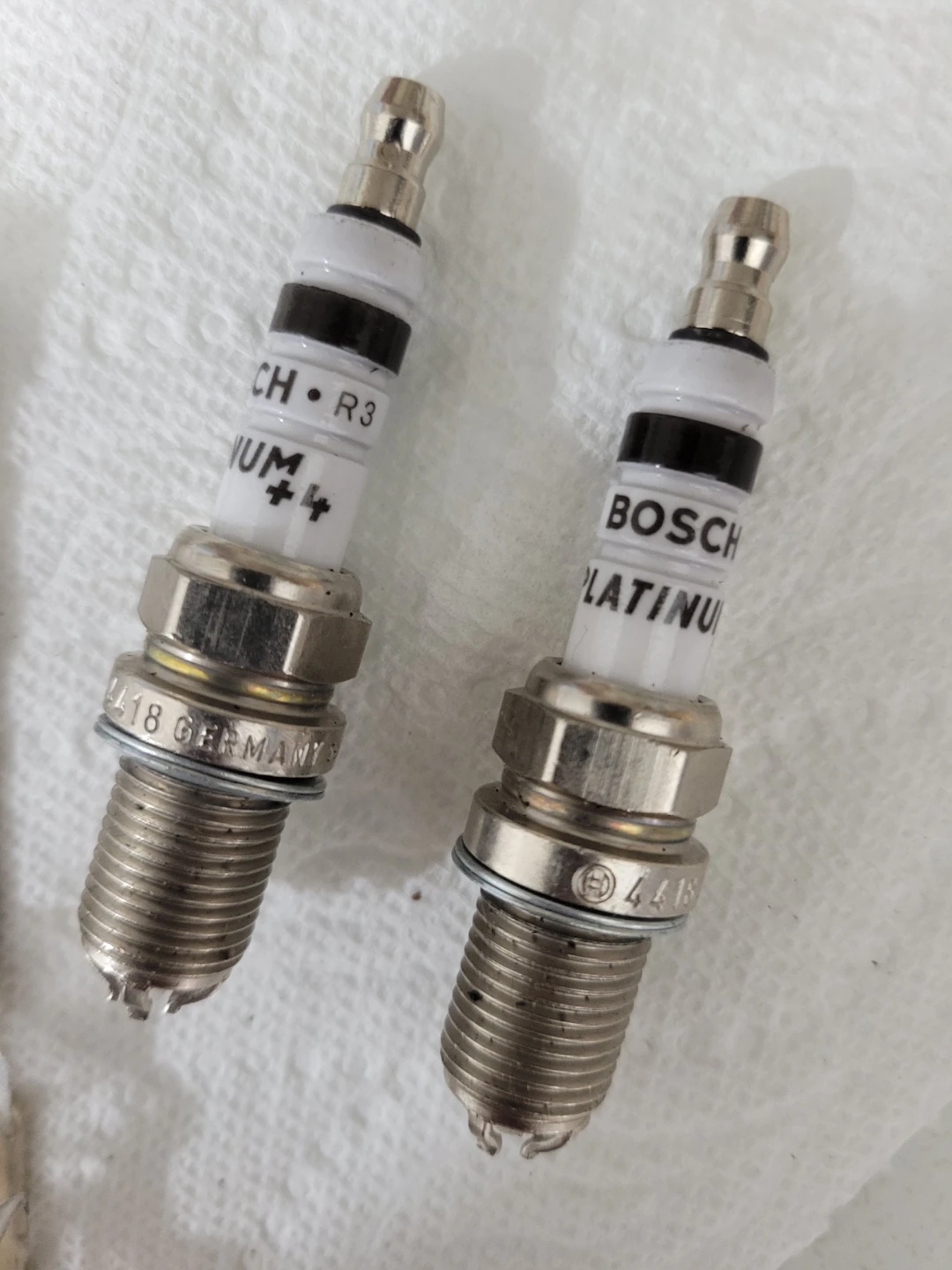 BOSCH Platinum Plus 4 Plug 4418 (Pack of 4) - BRAND NEW - photo 4