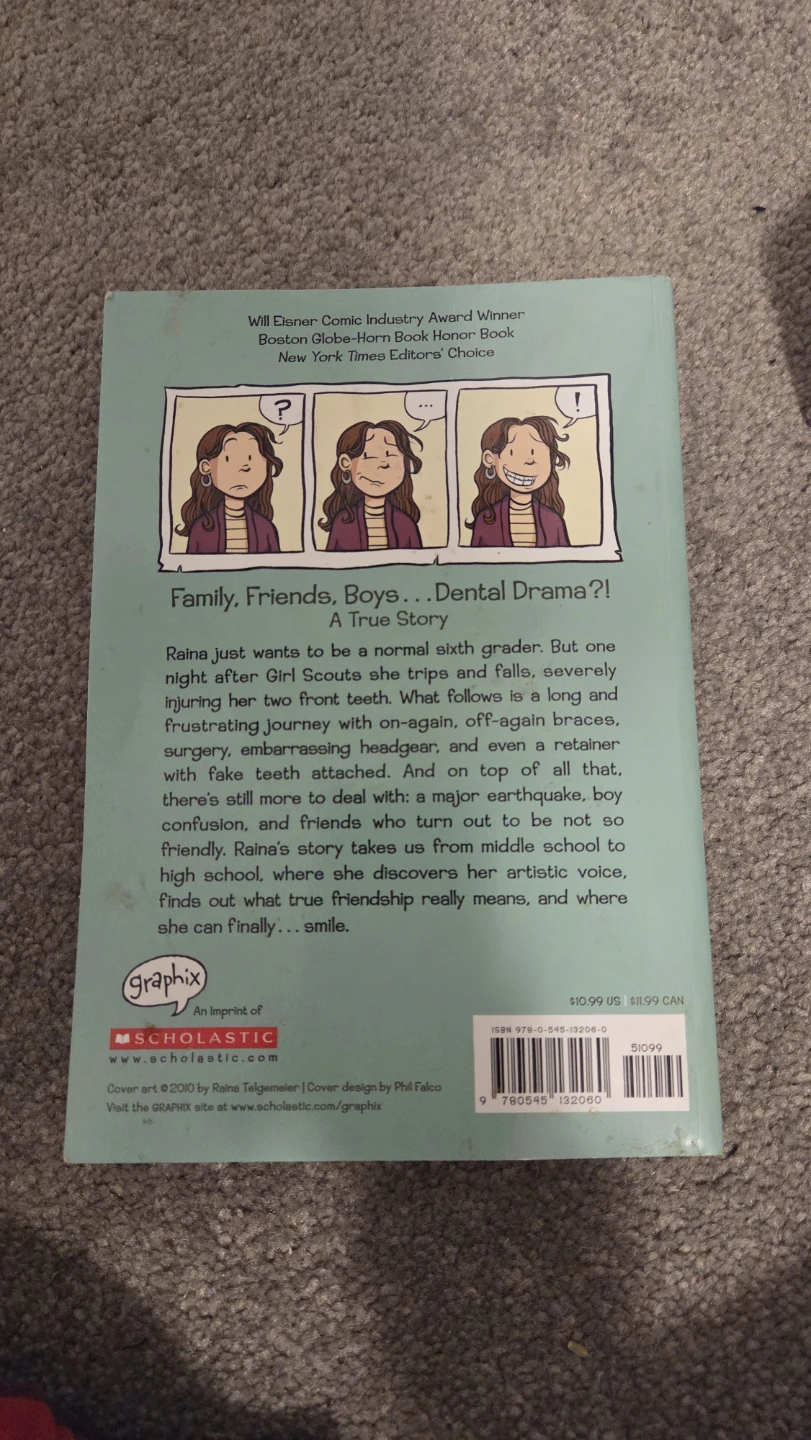 Smile by Raina Telgemeier Graphic Novel - photo 2