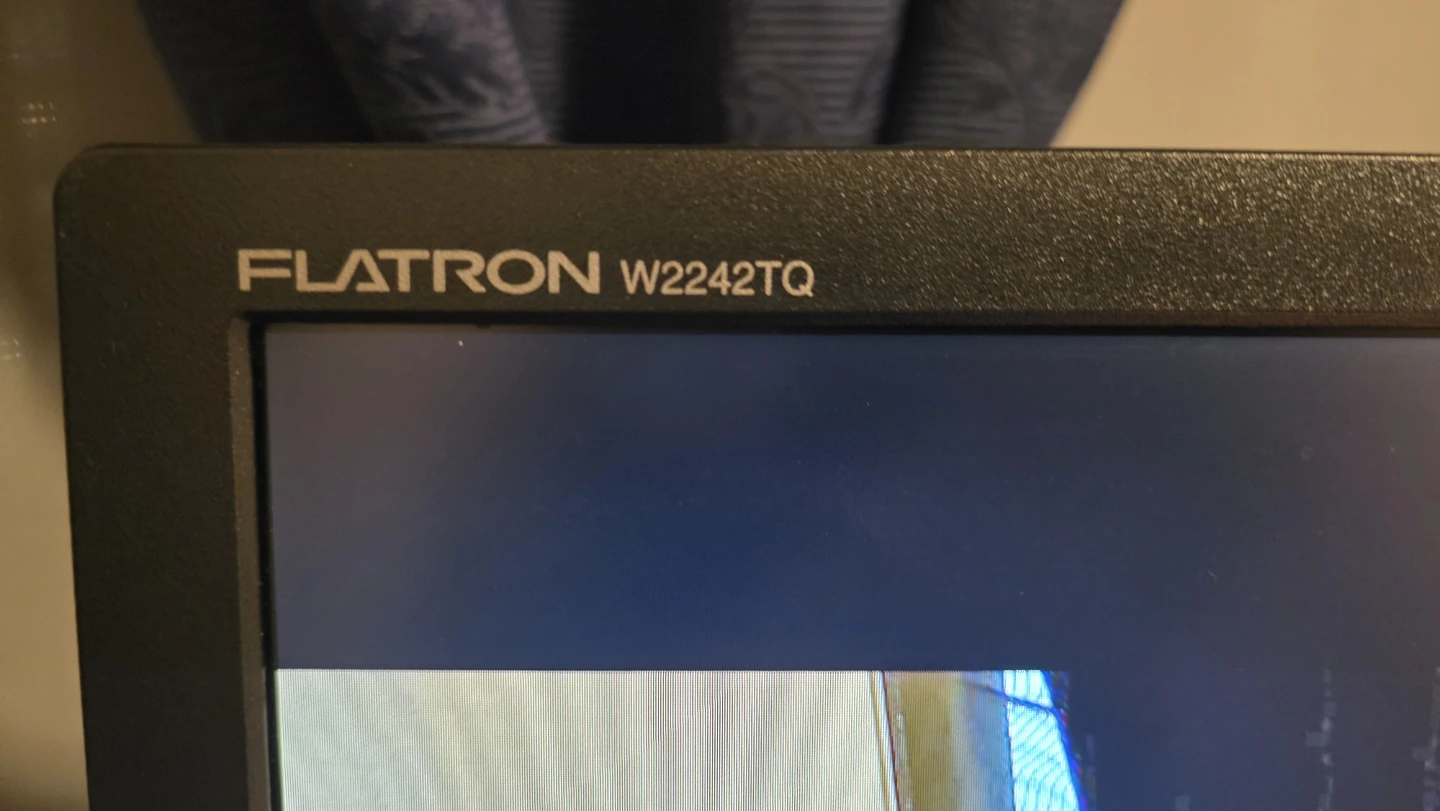 Monitor LG Flatron W2242TQ 22-inch LCD - photo 4