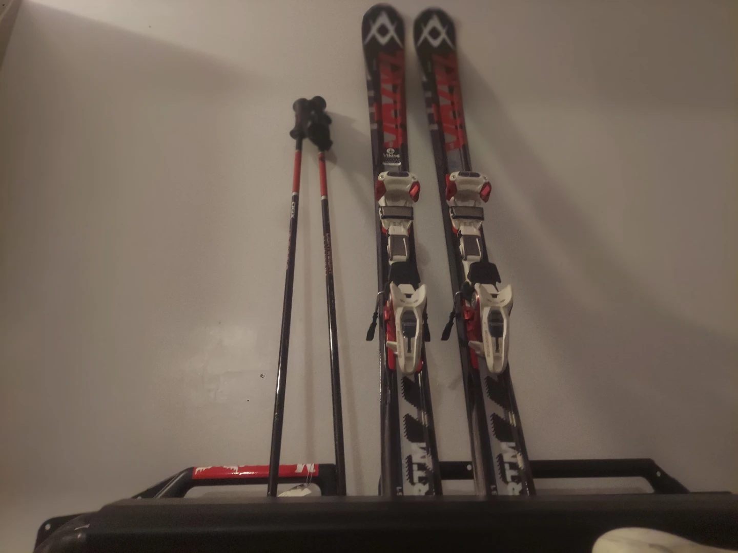 Volkl RTM 80 Skis 161cm with Poles & Bag - photo 2