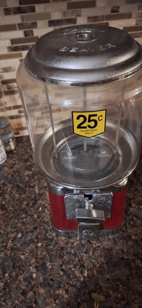 Vintage Beaver Gumball Machine - photo 2
