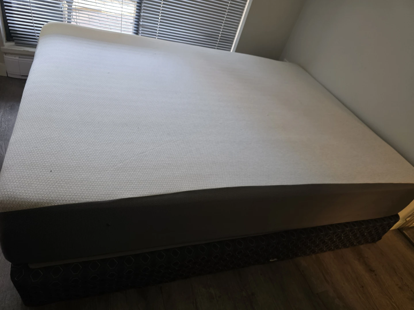 Queen Mattress with Box Spring - photo 3