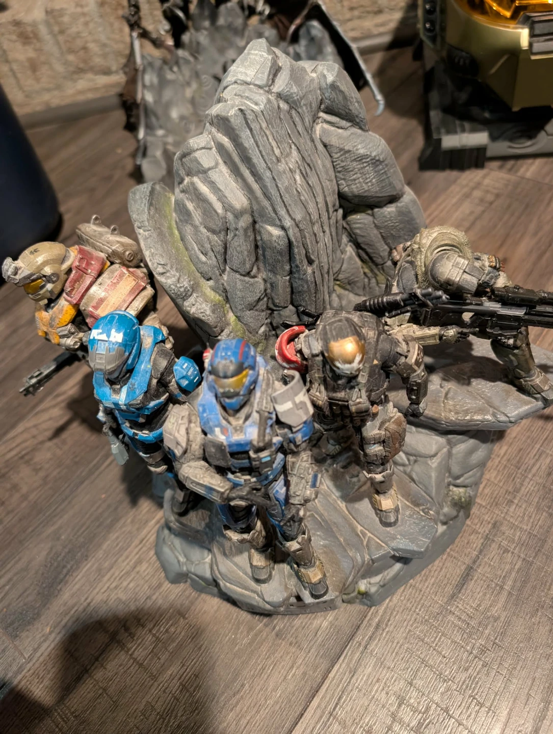 Halo & Skyrim Collectible Figurines - photo 2