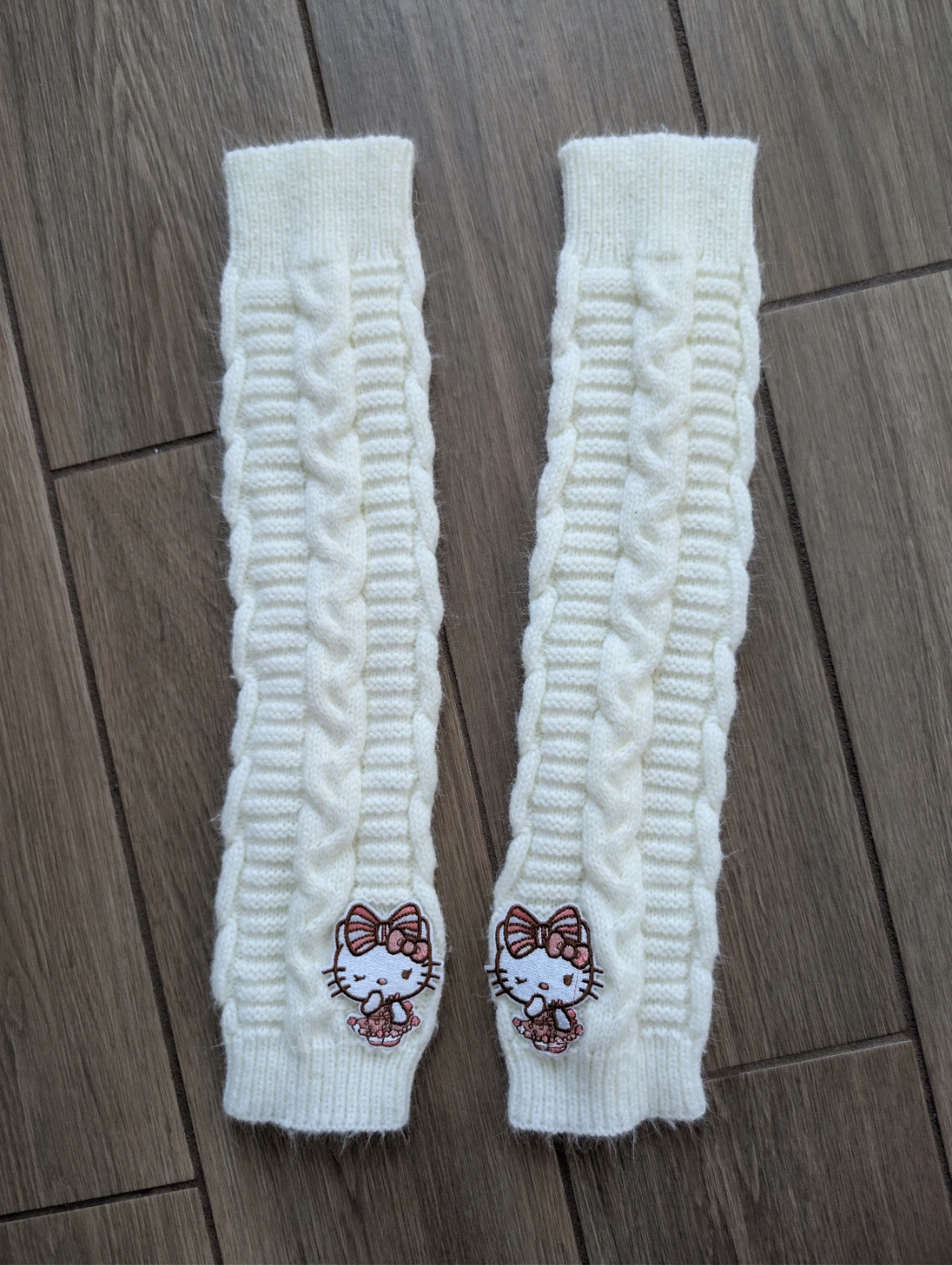 Hello Kitty White Knit hand Warmers