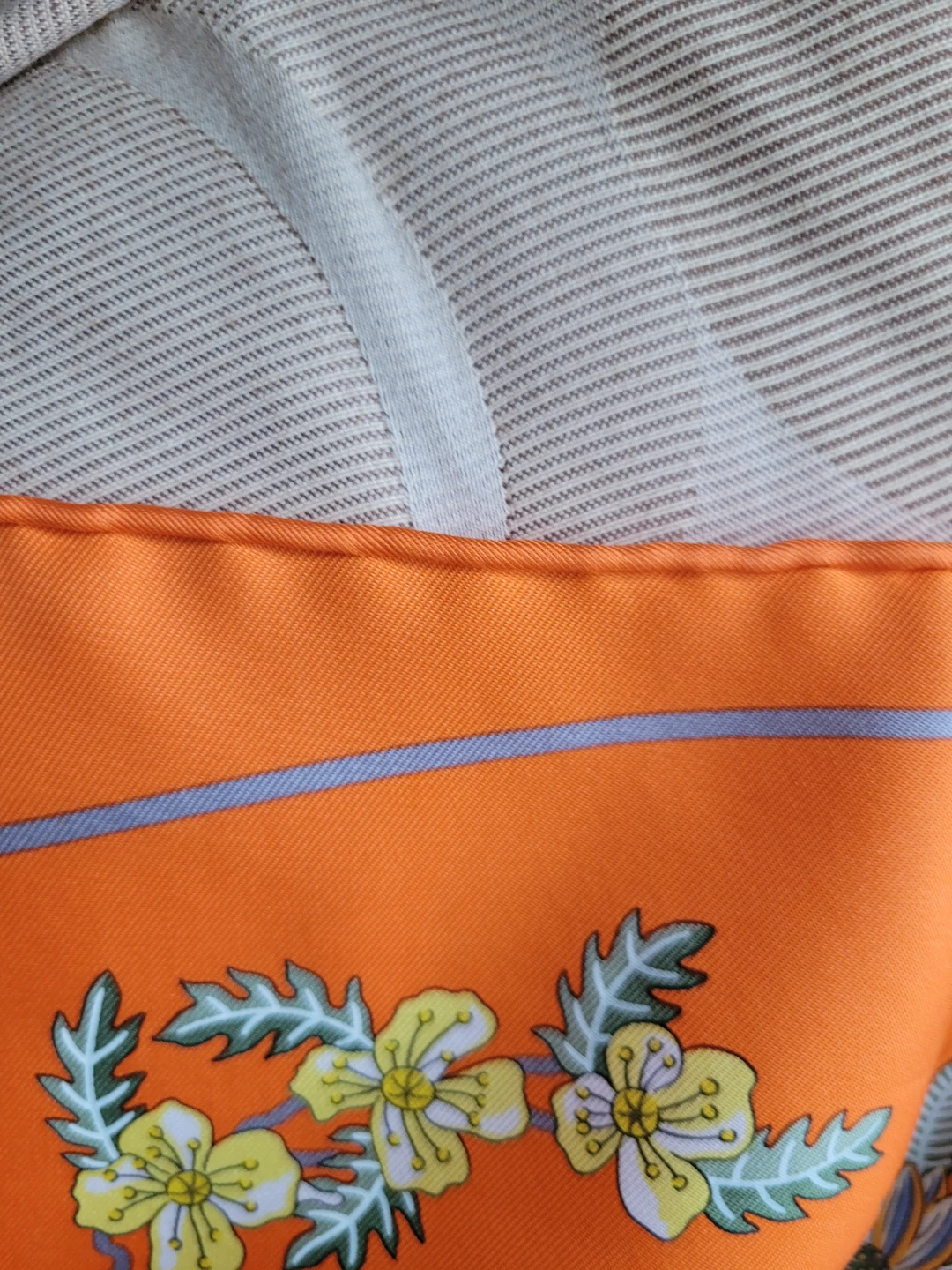 AUTHENTIC Hermès Paris Planifleurs Silk Scarf with Box - photo 5