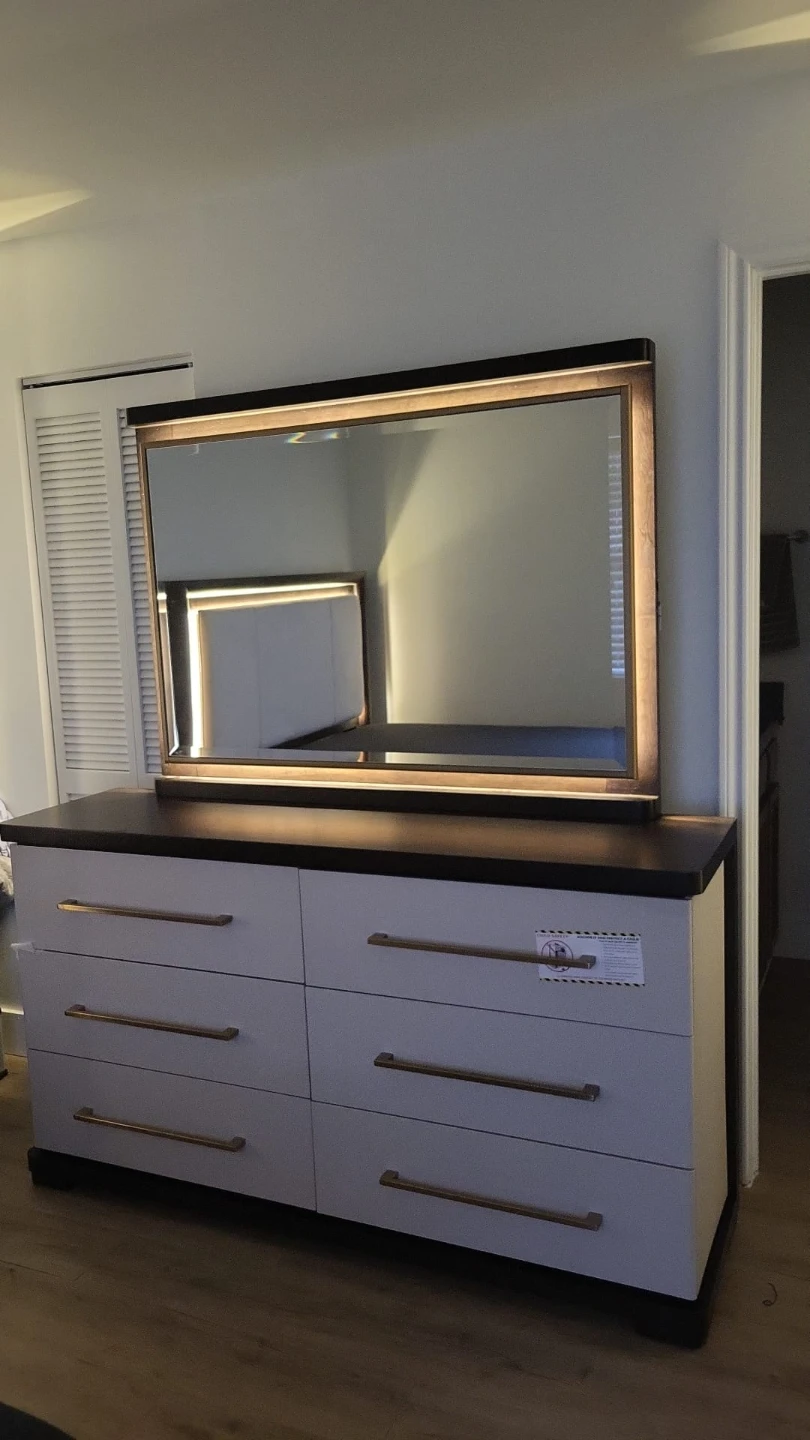 White 6-Drawer Dresser with Lighted Mirror