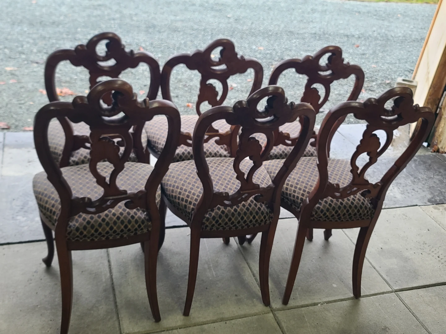 Antique Dining Table with 6 Ornate Chairs - photo 5