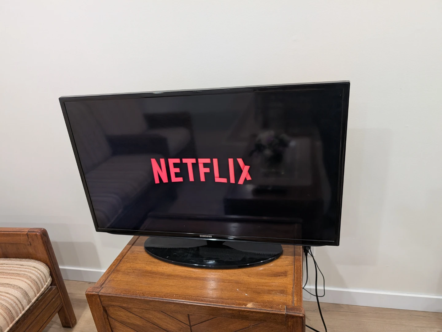 Samsung Roku 40"  TV - photo 2