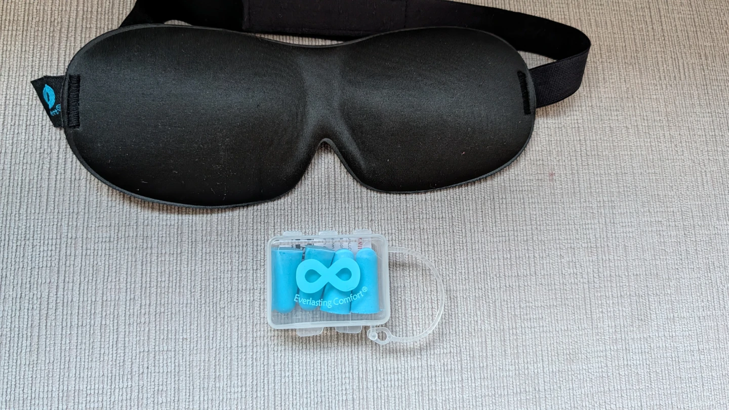 Brand New New Everlasting Comfort Sleep Mask + Earplugs - photo 2